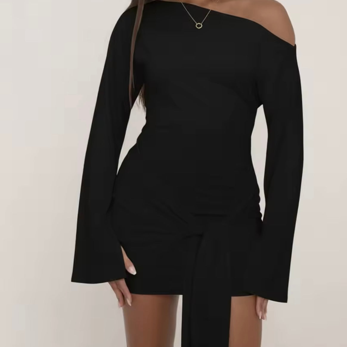 lavéra One-Shoulder Dress