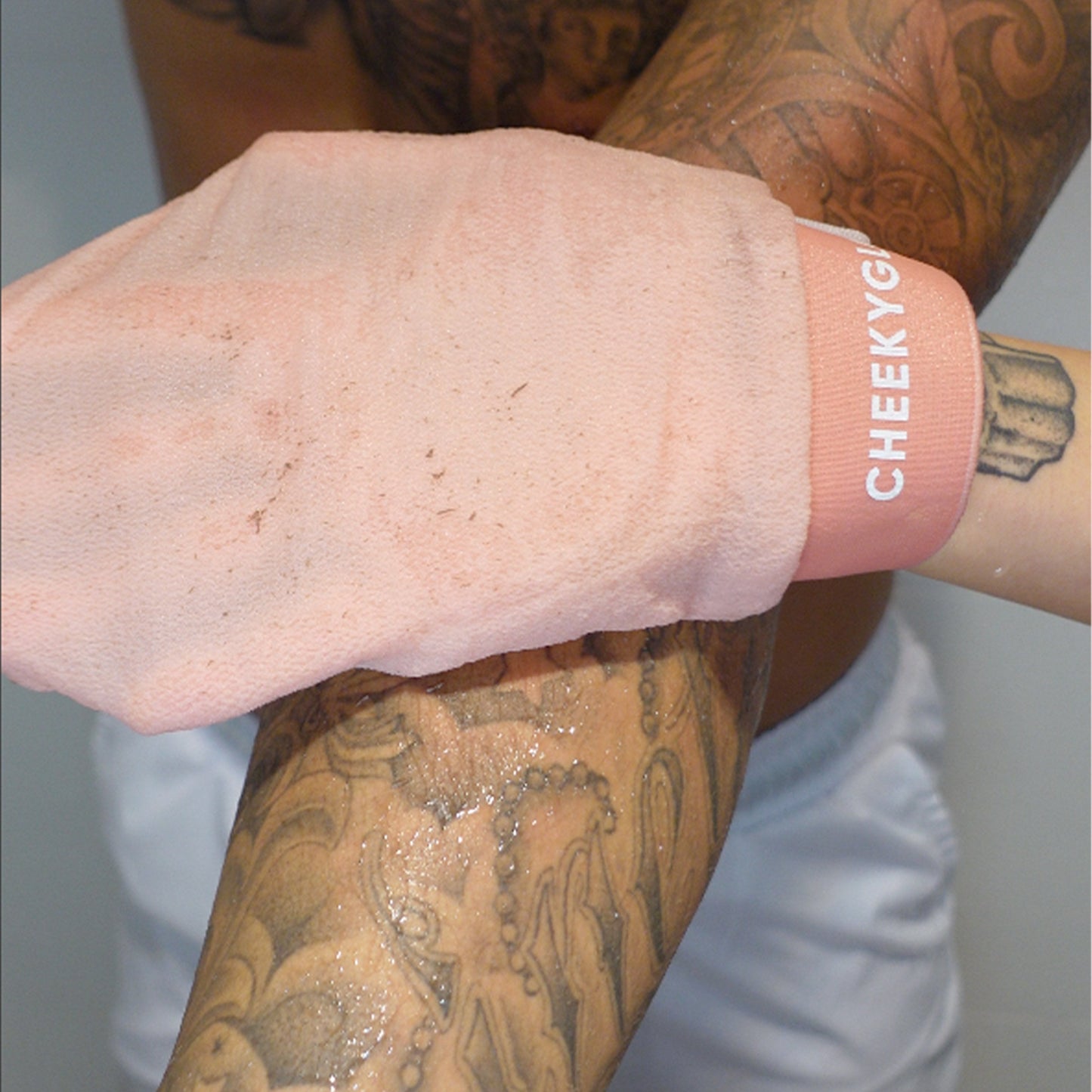 CheekyGlo Exfoliating Glove